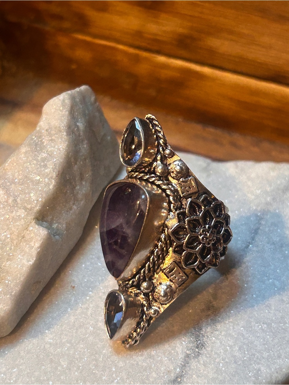 Lilac boho statement ring - Picture 2 of 8